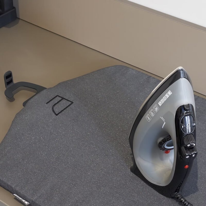 Επιφάνεια Σιδερώματος & Ατμού με κρεμάστρα Darlington – Corby of Windsor